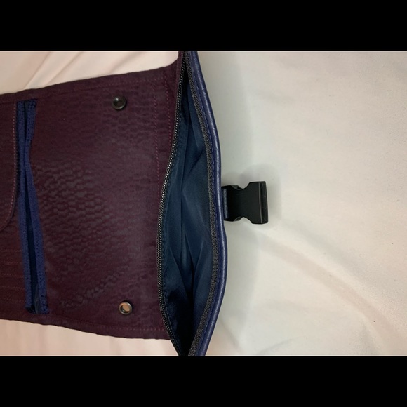 Lululemon Test of Time Travel Wallet - Picture 6 of 6